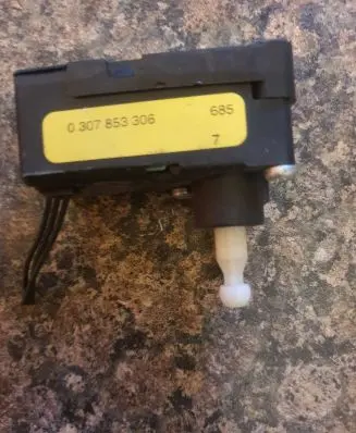 Opel Zafira B Headlight level adjustment motor 0307853306