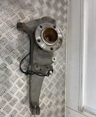 BMW 5 F10 F11 Front wheel hub