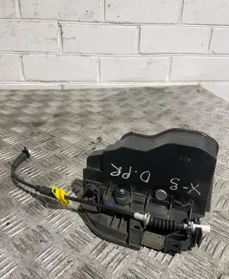 BMW X3 E83 Front door lock 7167074