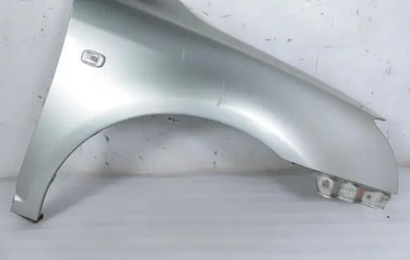 Toyota Avensis T250 Fender 