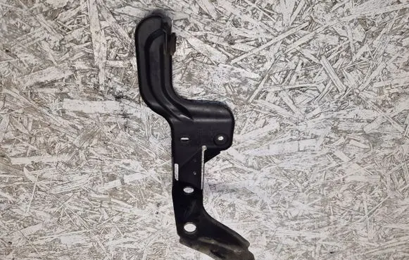 Audi A6 S6 C6 4F Intercooler pipe mounting bracket 4F0145814