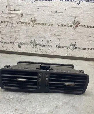 Volkswagen PASSAT B6 Dash center air vent grill 3C1819728E T0024386 P0108668