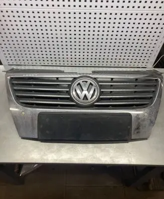 Volkswagen PASSAT B6 Front bumper upper radiator grill 3CD853651B