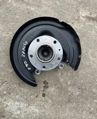 Opel Astra L Rear wheel hub 9820098380