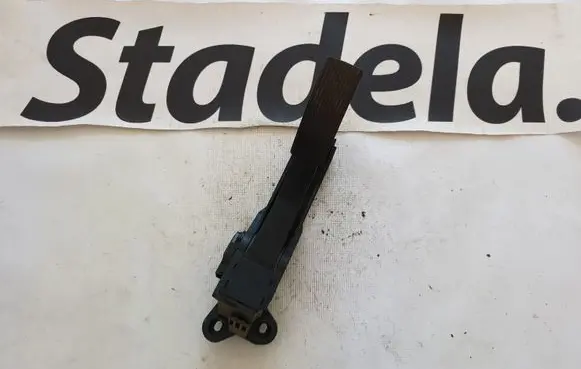 Mercedes-Benz ML W164 Accelerator throttle pedal A1643000004 1643000004