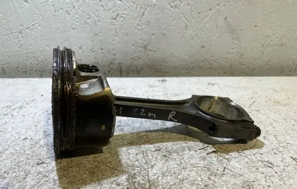 Dodge Challenger Piston with connecting rod