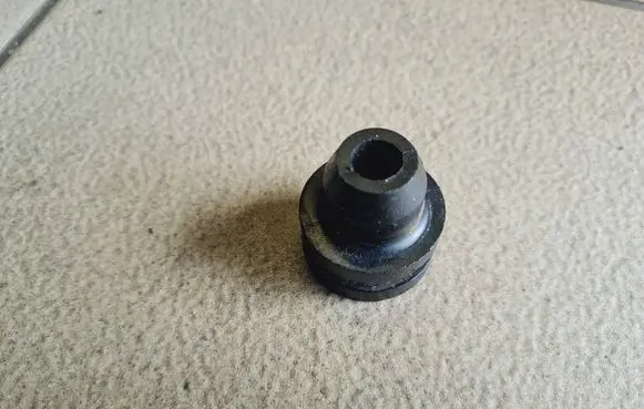 Nissan Leaf I (ZE0) Radiator mount bracket 