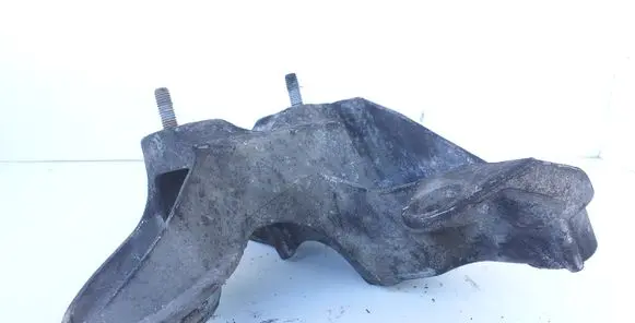 Audi A4 S4 B7 8E 8H Engine mounting bracket 8E0199351M