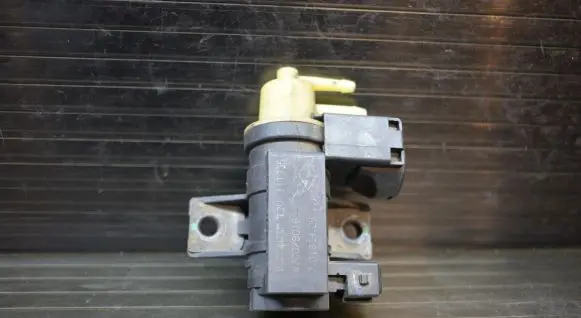 Nissan Qashqai Turbo solenoid valve 8200790180