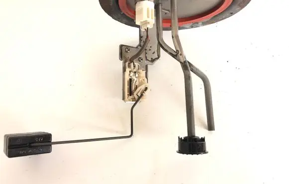 Mazda 5 Fuel level sensor 