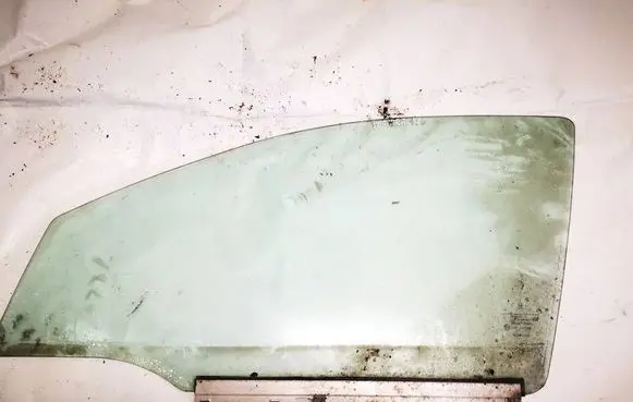 Opel Vectra B Front door window glass four-door as2