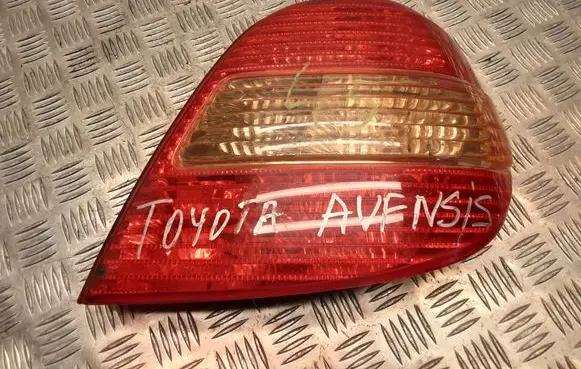 Toyota Avensis T220 Rear/tail lights