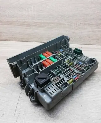 BMW 3 E90 E91 Fuse box set 10688710