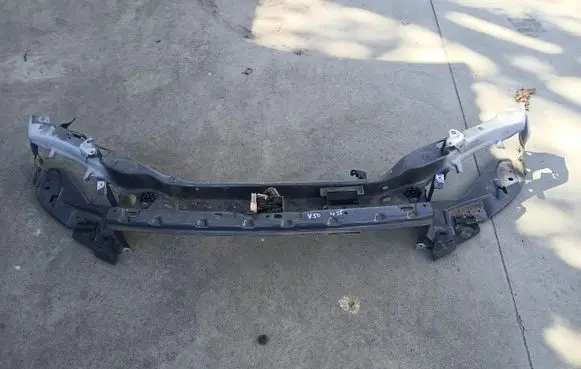 Volvo V50 Radiator support slam panel