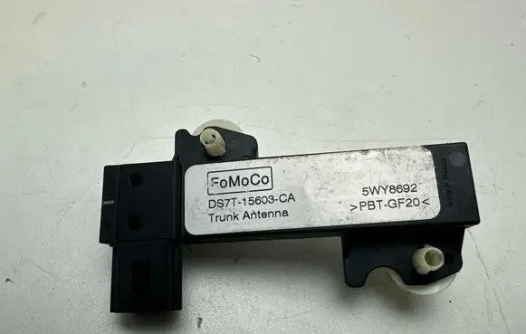 Ford Mustang VI Aerial antenna amplifier DS7T15603CA