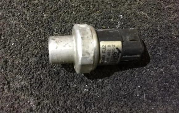 Audi A4 S4 B5 8D Air conditioning (A/C) pressure sensor 8d0959482b tdp-302qadg-2