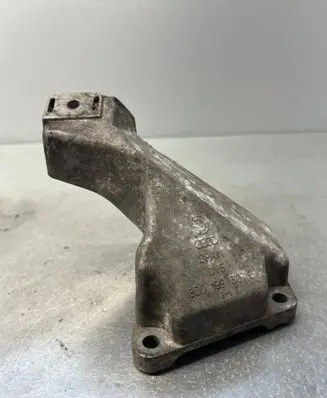 Audi A6 S6 C5 4B Engine mounting bracket 8D0199307C