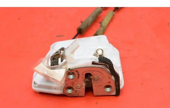 Mazda 6 Front door lock F97G02L1