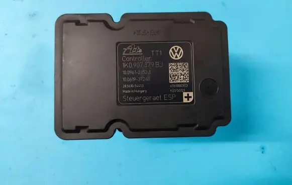 Volkswagen Golf VI ABS Pump 1K0907379BJ 1K0614517DG