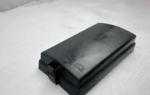 Volkswagen Tiguan Fuse box cover 5Q0937132A 5Q0937132