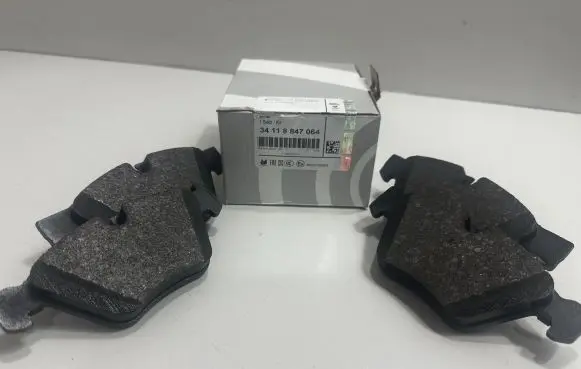BMW 5 F10 F11 Brake pads (front) 8847071 8847072