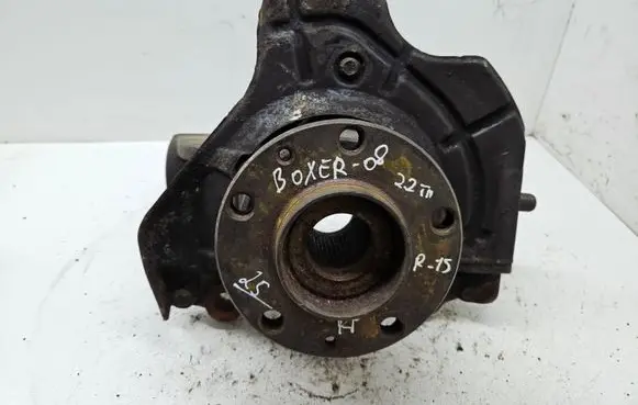 Front wheel hub