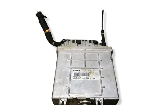 Audi A4 S4 B5 8D Engine control unit/module 028906021CE 0281001425 28SA2886