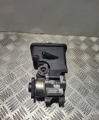 BMW 5 E39 Power steering pump 32411095749