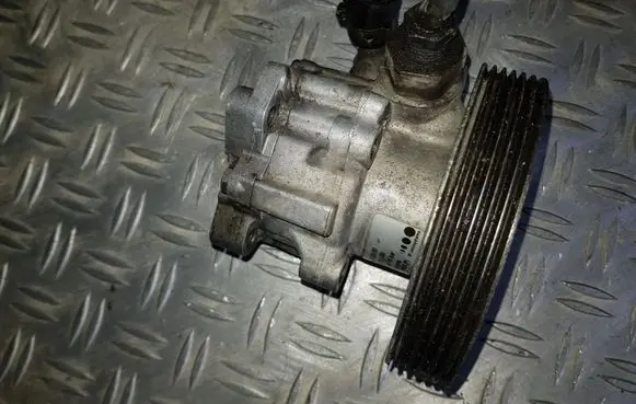 Citroen C8 Power steering pump 9647983580