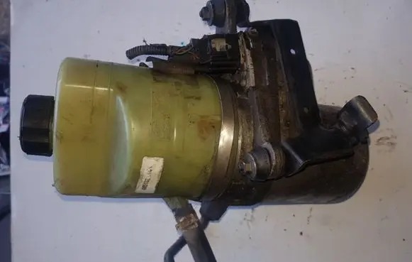 Ford Focus C-MAX Power steering pump