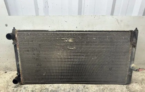 Volkswagen Golf III Coolant radiator