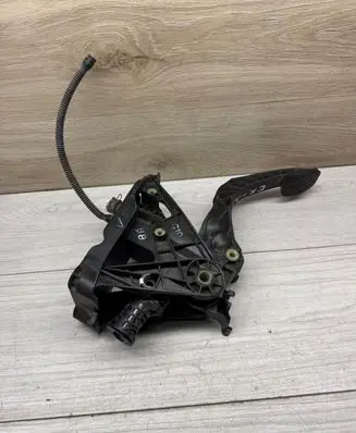 Volkswagen Golf VII Clutch pedal 5q1721059