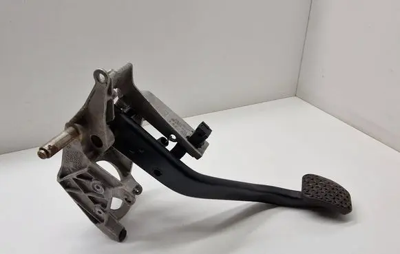 BMW 3 E90 E91 Brake pedal 6779377
