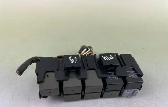 Subaru Forester SJ Relay mounting block 1567001020
