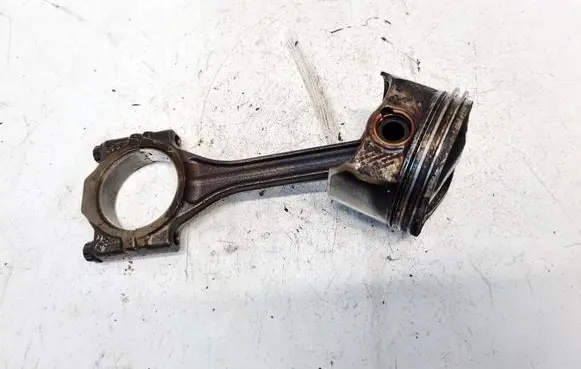 Volkswagen Golf V Piston with connecting rod 