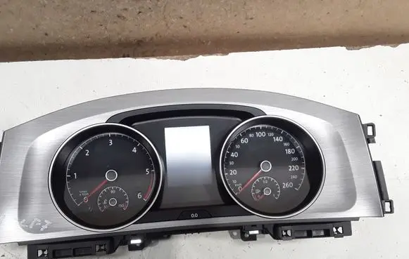Volkswagen Golf VII Speedometer (instrument cluster) 5G1920741