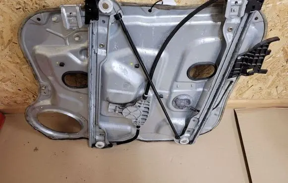 Hyundai Santa Fe Front door window regulator with motor 824702B070J4S4