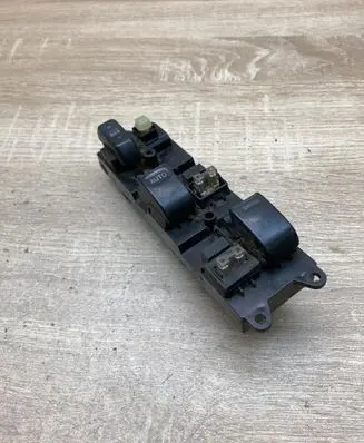 Toyota Avensis Verso Electric window control switch 