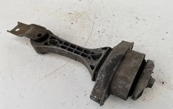 Audi A3 S3 8L Engine mount bracket