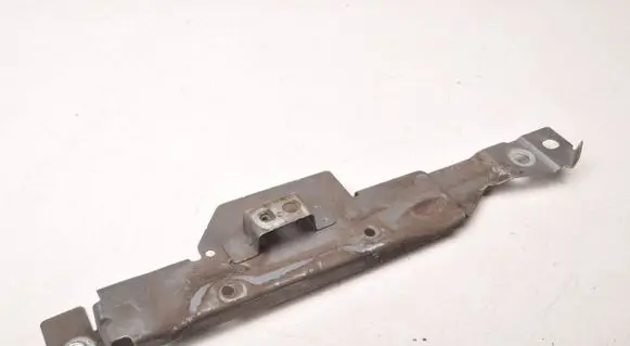 Volvo S90, V90 Fender mounting bracket 