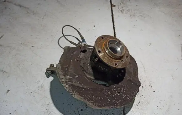BMW 5 E60 E61 Front wheel hub 6760953