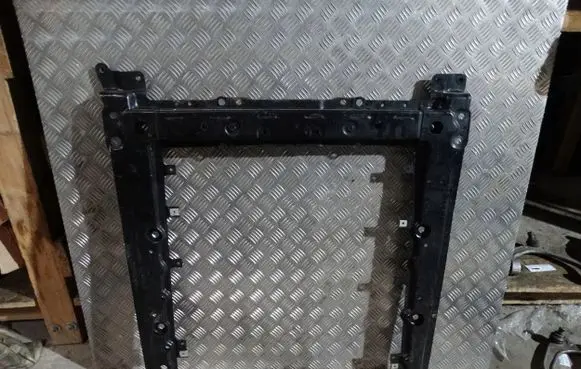 Porsche Cayenne (9Y0 9Y3) Engine mount bracket