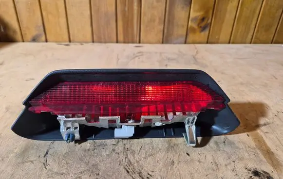 Toyota Yaris Third/center stoplight 52008