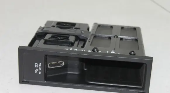 Volkswagen Tiguan AUX in-socket connector 3AA919041A