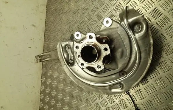 BMW 5 G60 G61 Front wheel hub 6898327