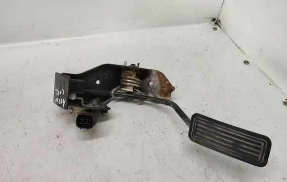 Toyota Avensis T250 Accelerator throttle pedal