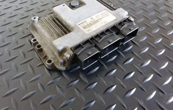 Nissan Primera Engine control unit/module 0281011389 8200263396