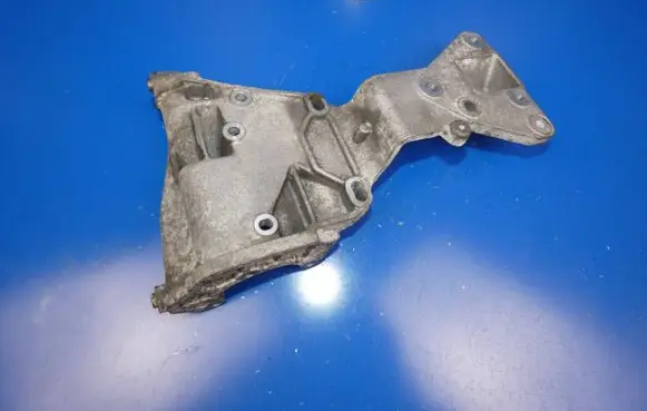 Volvo XC60 Generator/alternator bracket 31316673