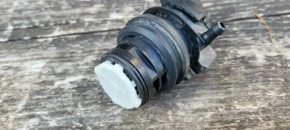 Toyota Prius+ (ZVW40) Windscreen/windshield washer pump 8533047010