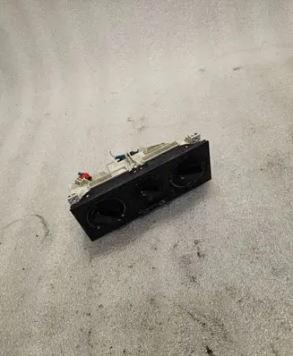 Volkswagen PASSAT B5 Climate control unit 1J0820045G 901511380000